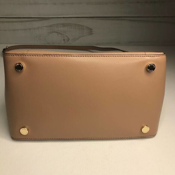 Michael Kors Hayes Bucket Shoulder NWT - Picture 6 of 8